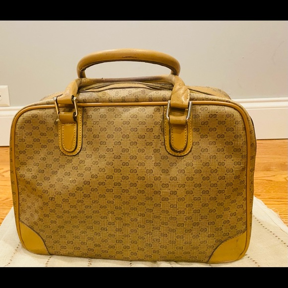 Authentic🌺 SOLD 🌺 Gucci 👜 ❤️ - Picture 3 of 5